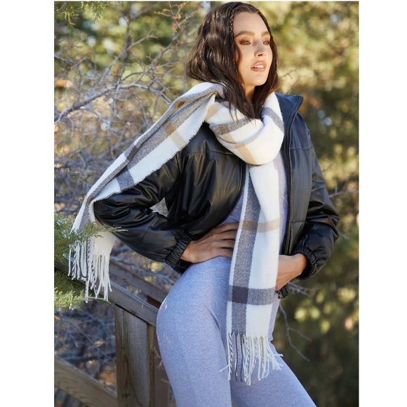 Plaid Knit Wide Scarf White Beige Tan Cream Grey Grid Checkered Tassel Fringe - Picture 9 of 9